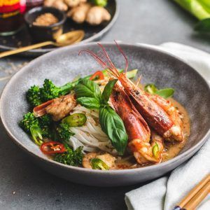 tallarines-gambas-curry-verde